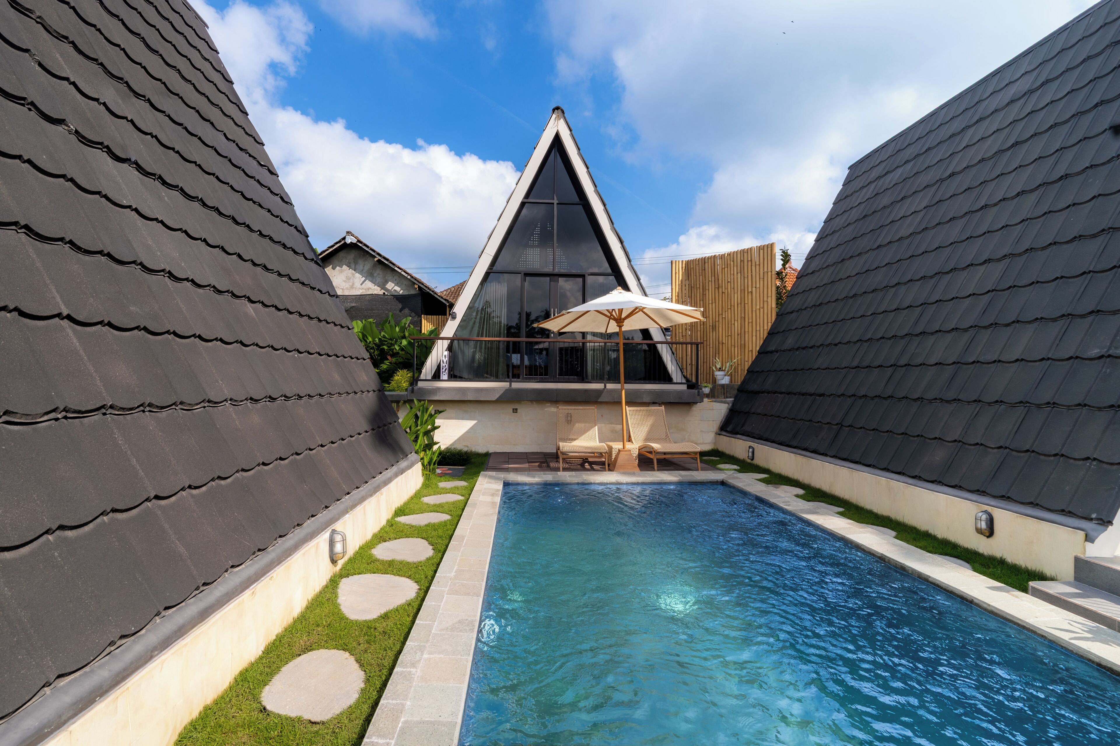 Kolam renang outdoor