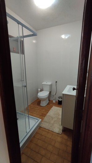 Bathroom - Vrbo Property (Arcozelo)