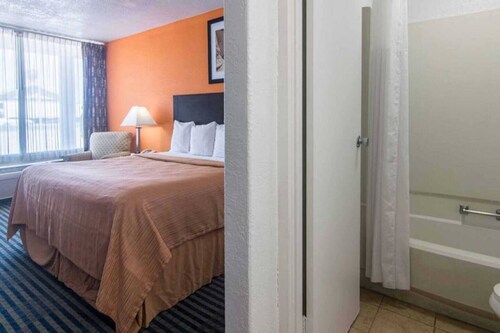 1 King Bed|Smoking,Micfridge