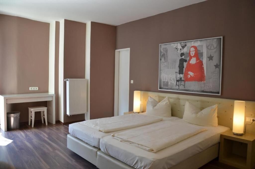 Family Room | In-room safe, desk, soundproofing, free WiFi