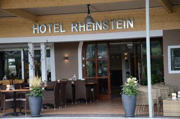 Outdoor dining - Hotel Rheinstein (Rüdesheim am Rhein)