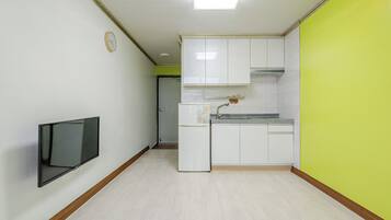 Basic Room, 1 Bedroom (302) | 1 bedroom, free WiFi