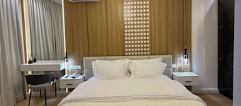 THE EVOLUTION HOTEL
