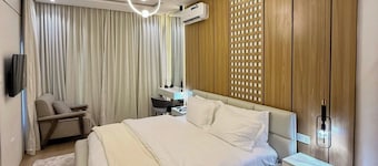 THE EVOLUTION HOTEL