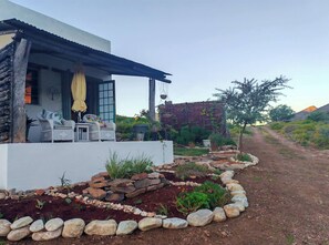 Terrace/patio - The Gallery Farm Retreat - Luxury Karoo Escape (Laingsburg)