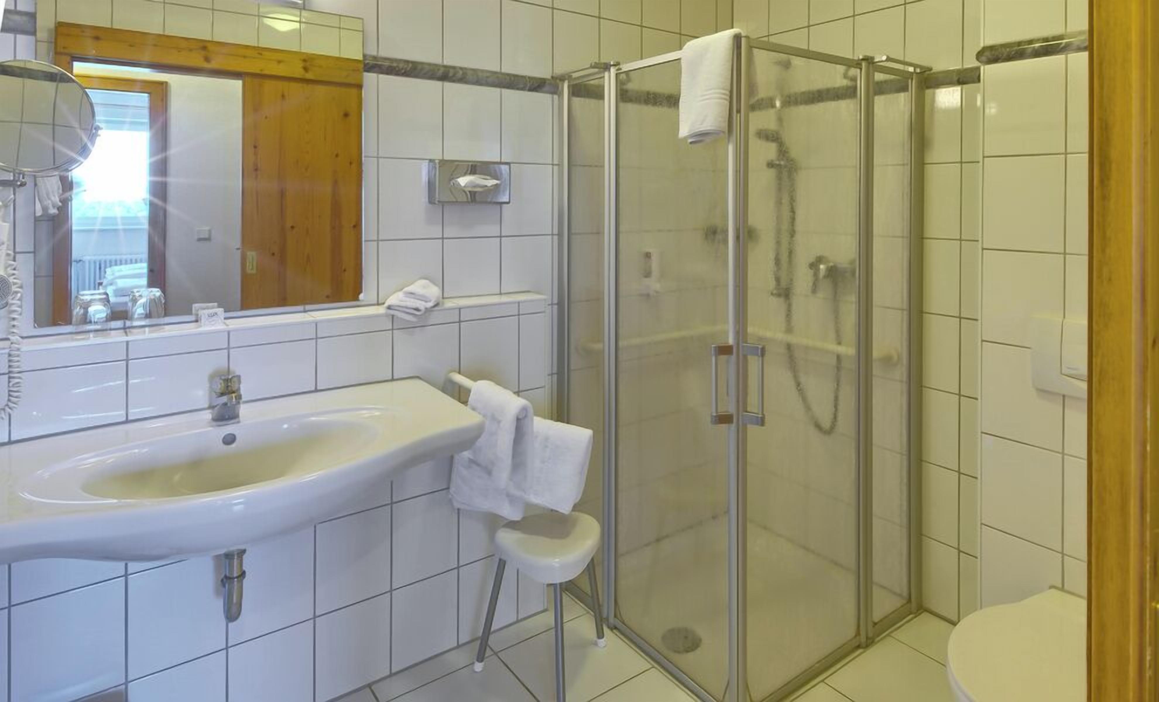 Hårtørrer, håndklæder, Toiletpapir