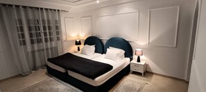Room - Luxurious Villa with Pool in La Soukra, Ariana (Gouvernorat de l'Ariana, la Soukra)