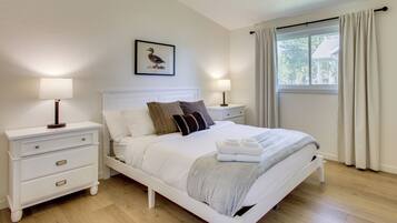 3 bedrooms, internet, bed sheets