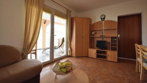 Unclassified image, 3 of 10, button - Spacious Apartment with Large Balcony, Parking & Walk to Beach (Vodice)