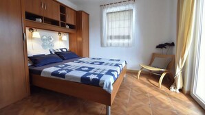 2 bedrooms, in-room safe, iron/ironing board, travel crib - Family 2BR Apartment with Parking, Near Beach and Center (Vodice)