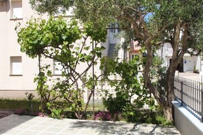 Property grounds - inReisen Villa Dolmar Apt. 102 (Vodice)