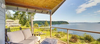 South-Facing Herron Island Retreat w/ Sound Views!
