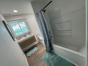Hair dryer, towels, soap, toilet paper - Luxurious 4BR 3.5BA Retreat Near Charlotte, CLT AirPort, Sleeps 9. Gastonia, NC (Gastonia)