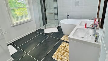 Articles de toilette écologiques, sÚche-cheveux, serviettes fournies