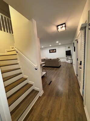 Interior - Luxurious 4BR 3.5BA Retreat Near Charlotte, CLT AirPort, Sleeps 9. Gastonia, NC (Gastonia)