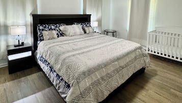 4 habitaciones, caja de seguridad en la habitación y escritorio