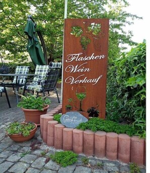 Property grounds - at the Konzen-Dehren winery (Ellenz-Poltersdorf)