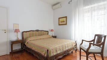 Habitación clásica, para no fumadores | Tabla de planchar con plancha