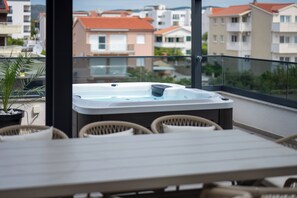 Outdoor dining - Crown Penthouse Čiovo (Okrug Gornji)