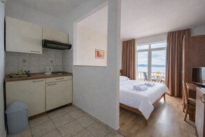 Iron/ironing board, travel crib, internet, bed sheets - Vrbo Property (Podgora)