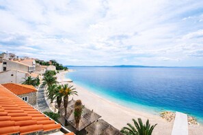 On the beach - Vrbo Property (Podgora)