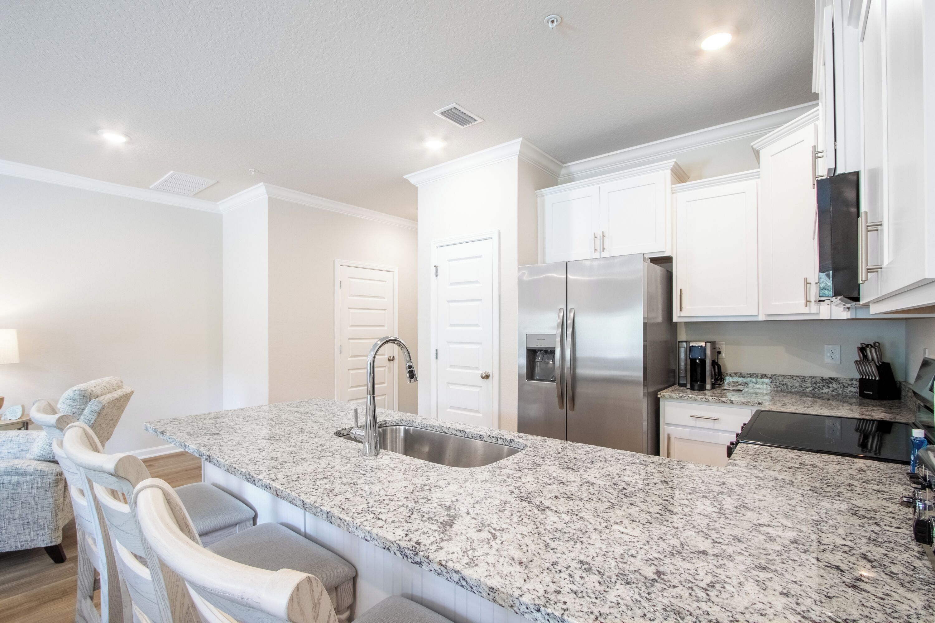 Exclusive Townhome, Garden View | Private kitchen | Coffee/tea maker, fridge, microwave, oven