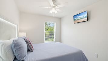 Exclusive Townhome, Garden View | WiFi (free), individually decorated, individually furnished, bed sheets