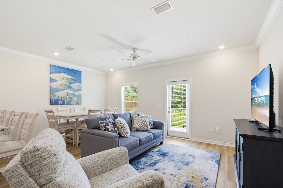 Exclusive Townhome, Garden View | Living room | 45-inch Smart TV with digital channels