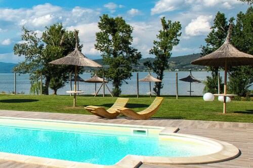 Villa with pool and garden on Lake Trasimeno