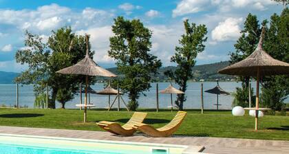 Villa with pool and garden on Lake Trasimeno