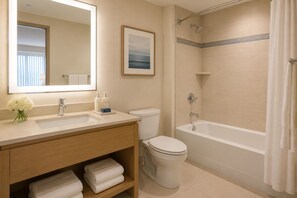 Hair dryer, bidet, towels, soap - Stylish 1BR Urban Retreat with Skyline Views in Downtown Toronto! (Toronto)