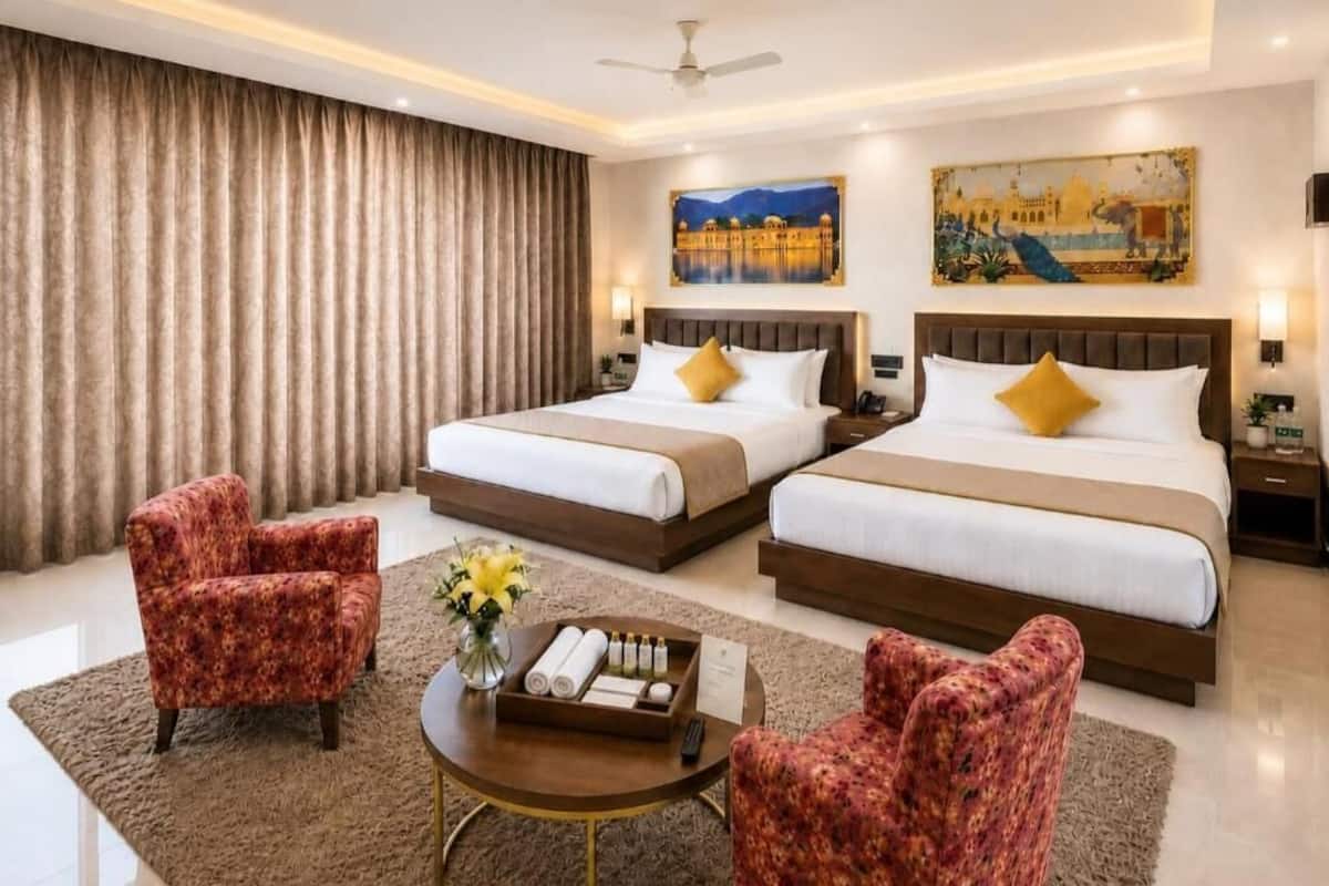 Family Suite, Mountain View | Minibar, in-room safe, desk, laptop workspace