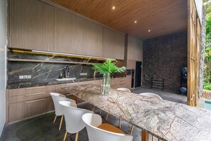 Luxury Villa, 4 Bedrooms, Private Pool | Private kitchen - Lila Villa Pererenan (Badung)