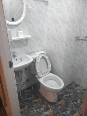 A bathroom with a toilet, sink, and shower area. - Banhor Residence (AMPHOE MUEANG CHIANG MAI)