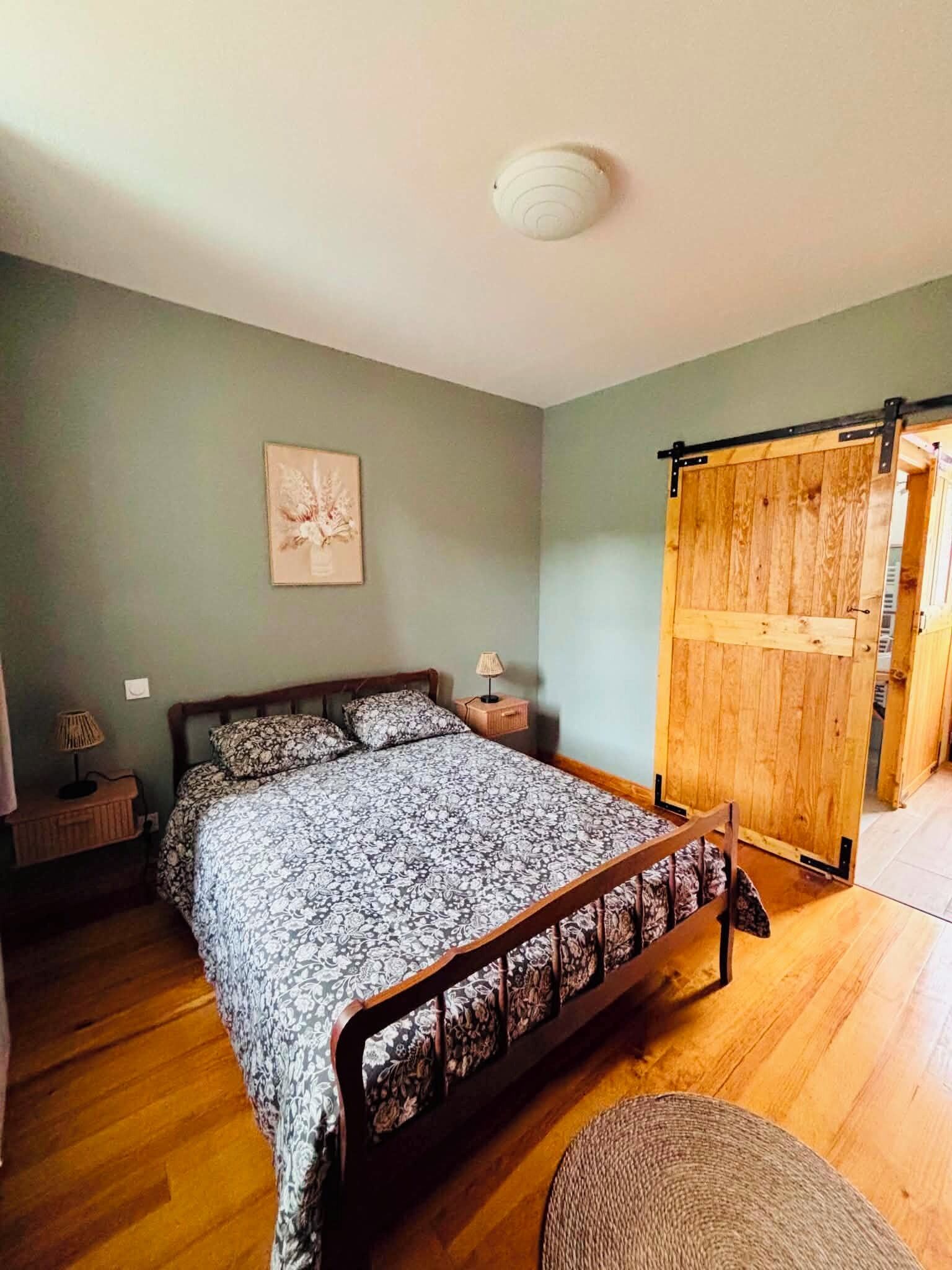 1 bedroom, bed sheets