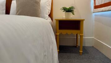 Comfort Room | Desk, laptop workspace, iron/ironing board, free WiFi