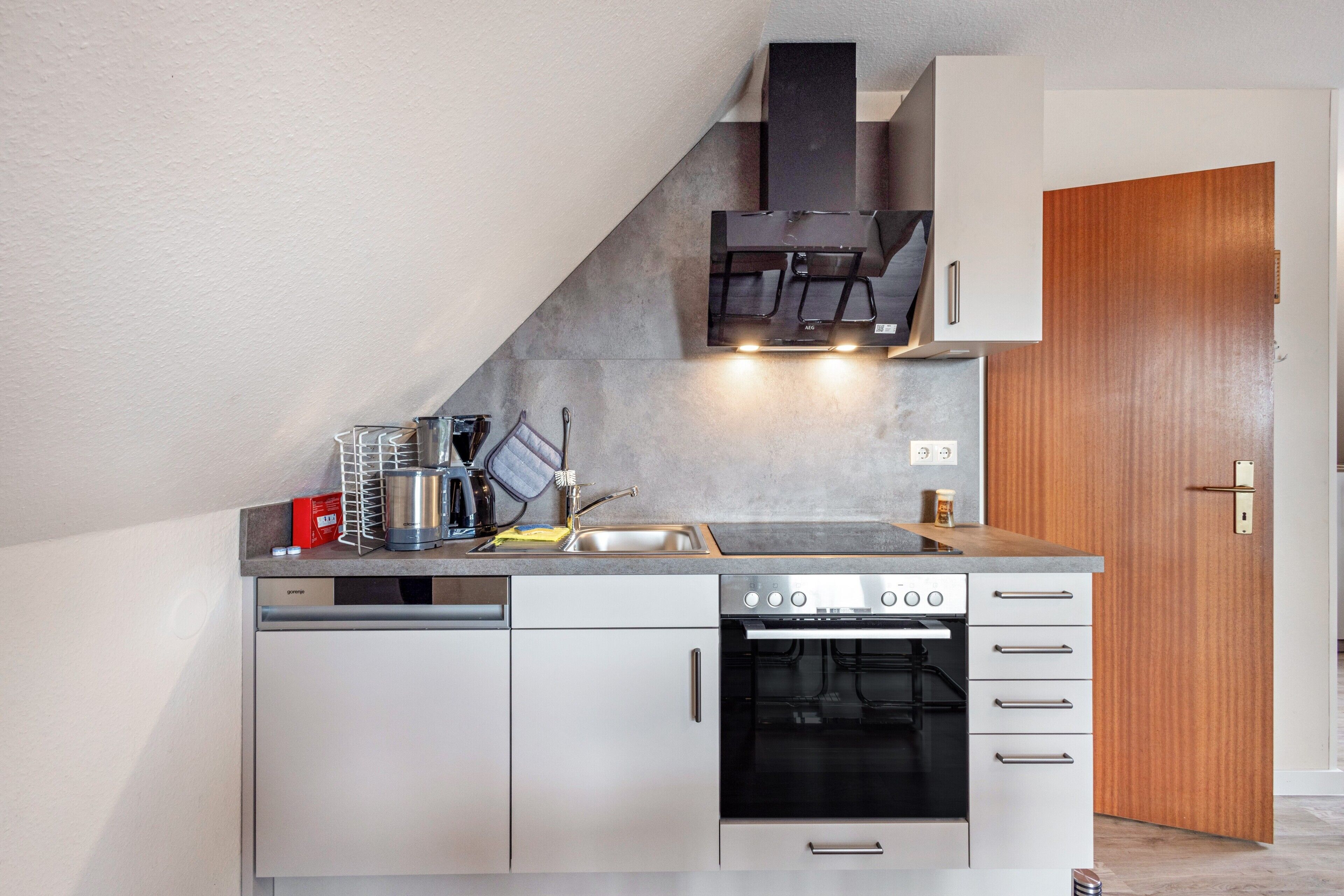 Kühlschrank, Mikrowelle, Ofen, Herdplatte