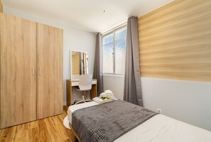 Iron/ironing board, Internet, bed sheets