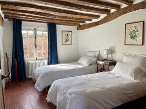 Iron/ironing board, travel cot, free WiFi, bed sheets - Vrbo Property (Giverny)