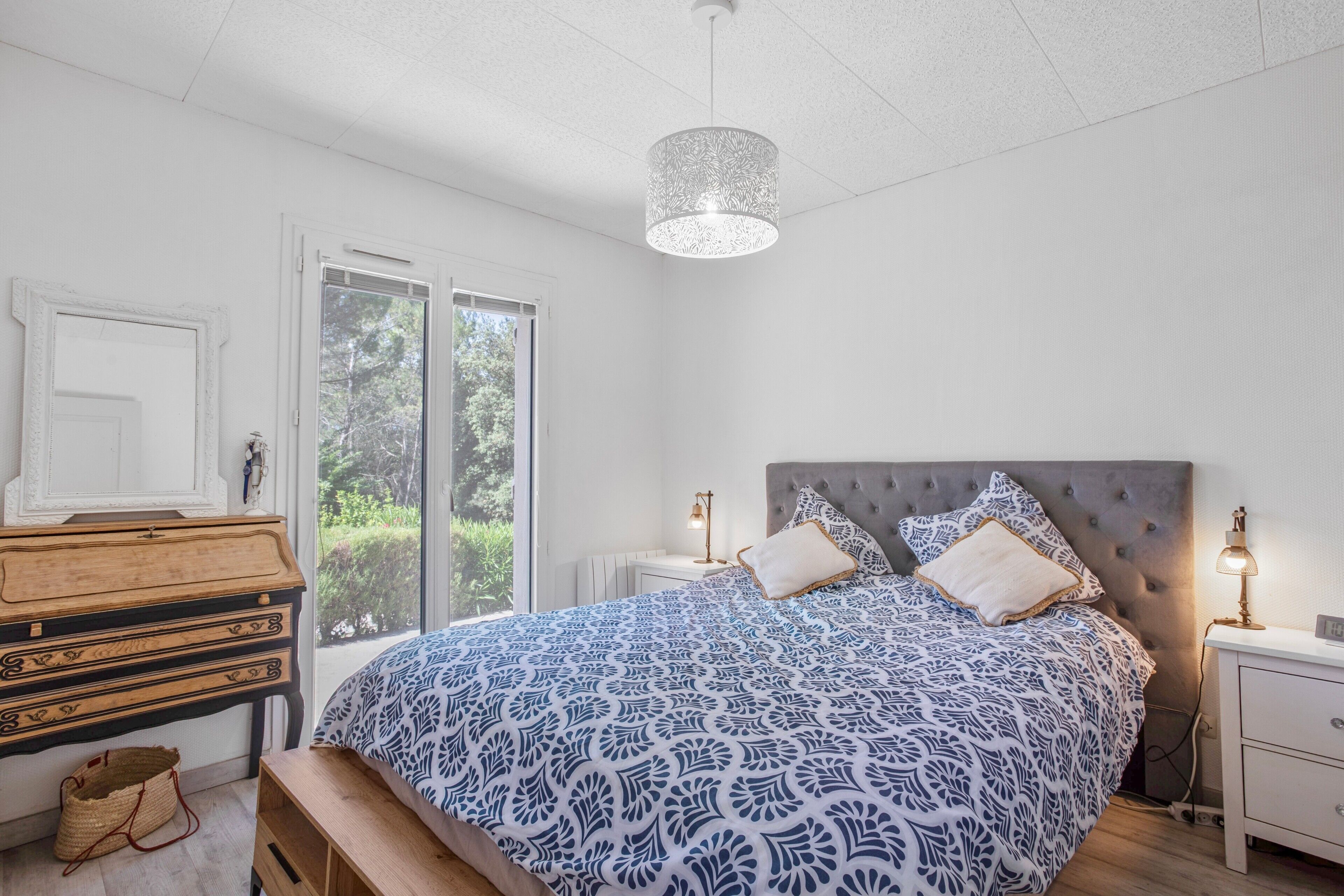 3 habitaciones, tabla de planchar con plancha, wifi y ropa de cama 