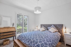 3 quartos, ferros/tábuas de passar roupa, Wi-Fi, roupa de cama