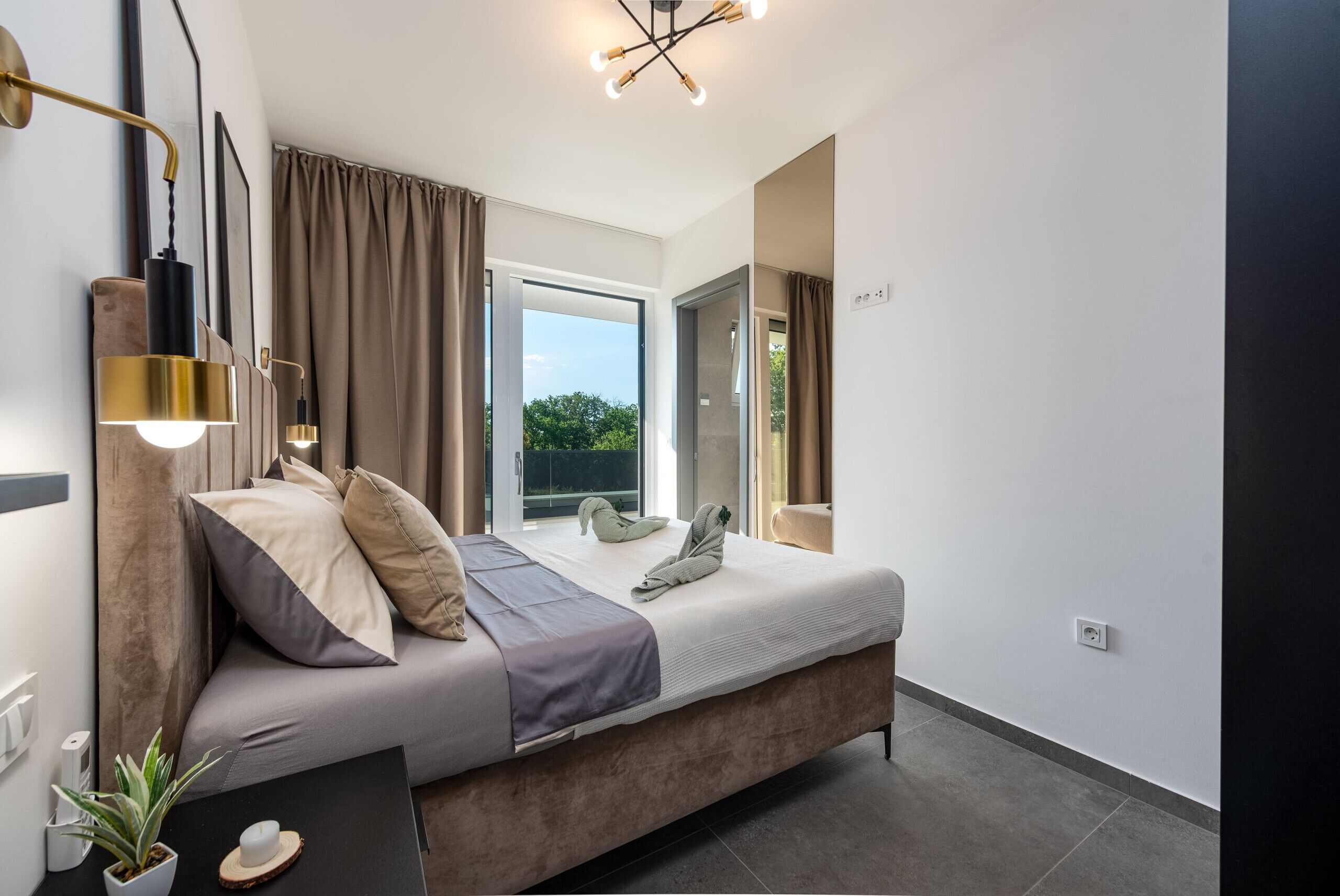 4 Schlafzimmer, kostenlose Babybetten, Bettwäsche