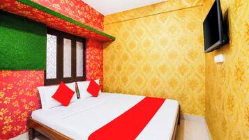 Hypo-allergenic bedding, desk, soundproofing, free WiFi