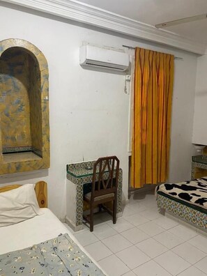 Laptop workspace, free WiFi - Hôtel Russie (TUNISIA)