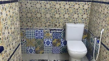 Shower, free toiletries, towels, toilet paper