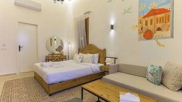 Bleu Ciel Studio | Living area | 33-inch Smart TV with cable channels, Netflix, streaming services
