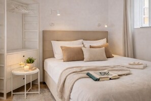 Room - Vrbo Property (Lisboa)