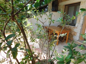 Outdoor dining - Vrbo Property (Orosei)