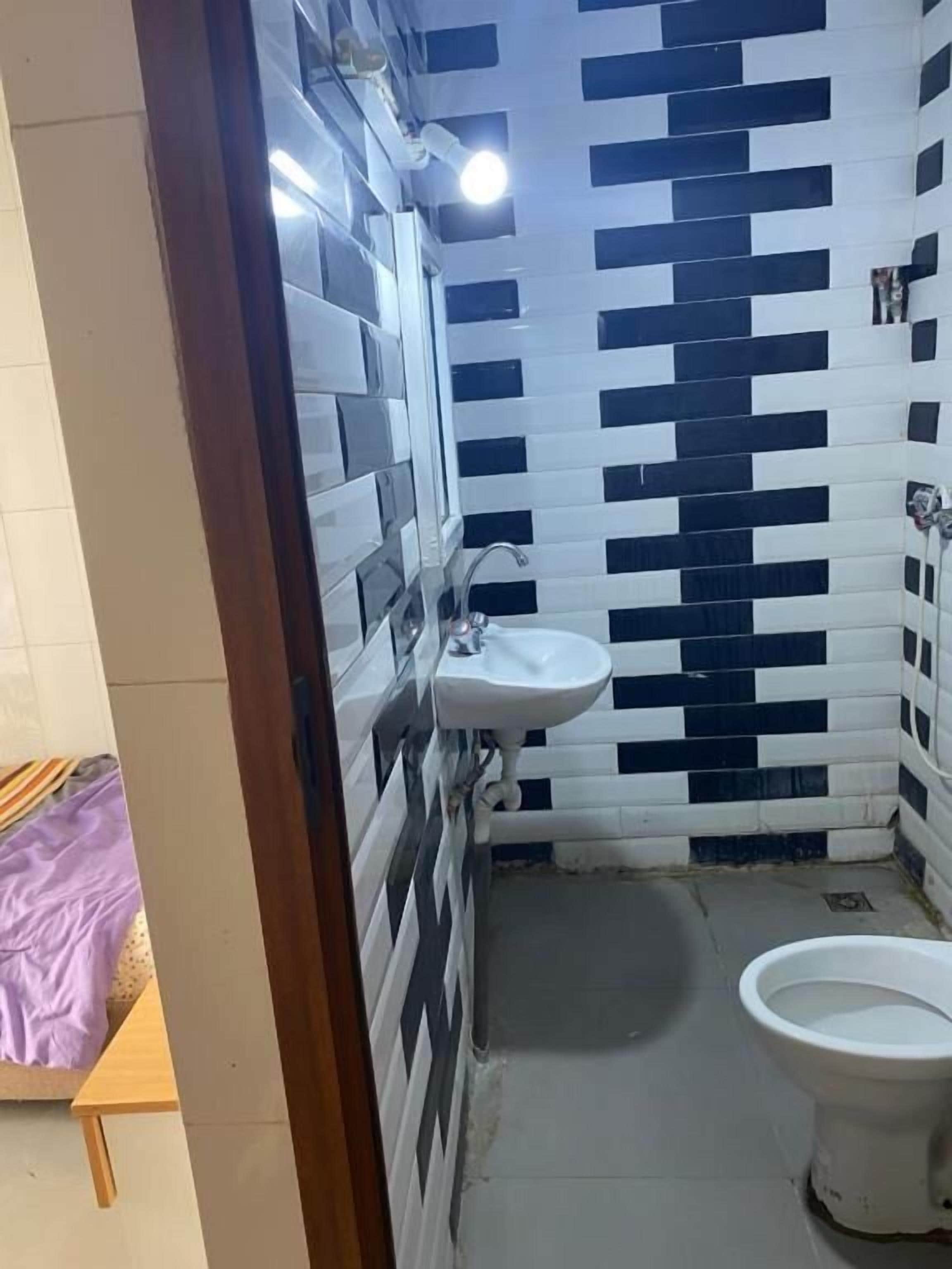 Douche, savon, papier toilette