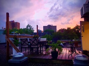 Outdoor dining - 1 bedroom Penthouse in the heart of downtown Montreal (Montréal)